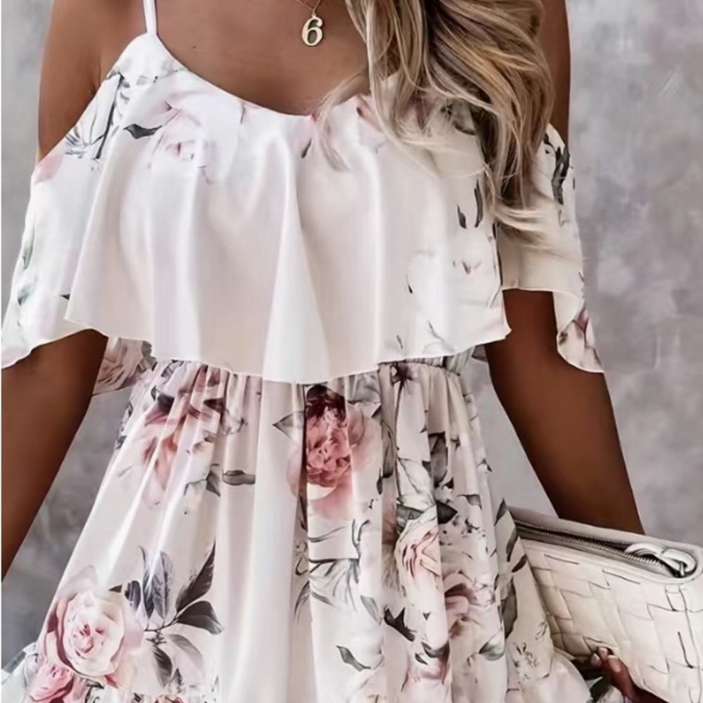 Beautiful dress free flowing so pretty